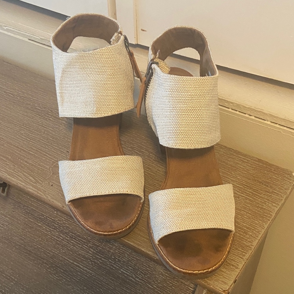 Toms Women's Majorca Cut Out Sandal  Size 9 Block Heal Side Zipper